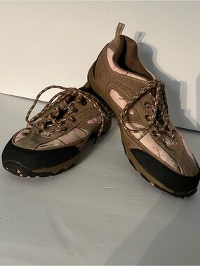 Realtree Women's Brown and Pink Trail Lace-Up Sneakers Size 9.5